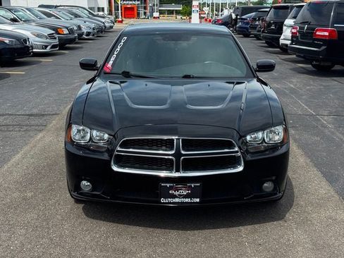 Used 2014 Dodge Charger SE RWD image 2