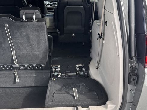 Used 2023 Chrysler Pacifica Touring-L image 20