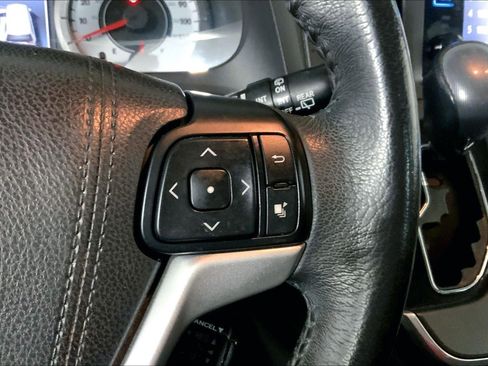 Used 2017 Toyota Sienna SE w/ SE Preferred Package FWD image 19