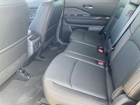 New 2026 Nissan Pathfinder SL image 18