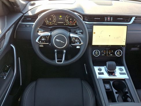 New 2026 Jaguar F-PACE R-Dynamic S image 9