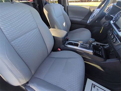 Used 2022 Toyota Tacoma TRD Off-Road image 34