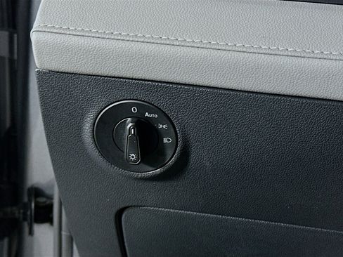 Used 2024 Volkswagen Taos SE image 17