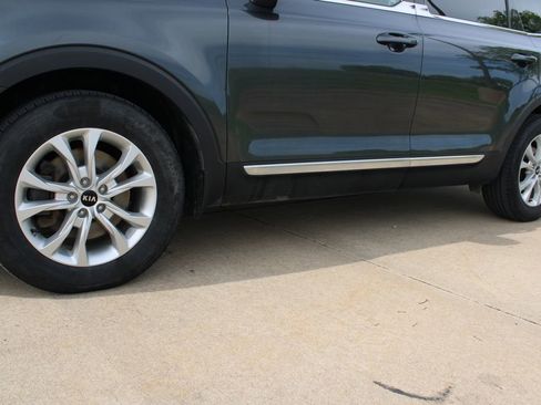Used 2020 Kia Telluride LX AWD/4WD image 11