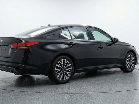 Used 2025 Nissan Altima 2.5 SV image 9