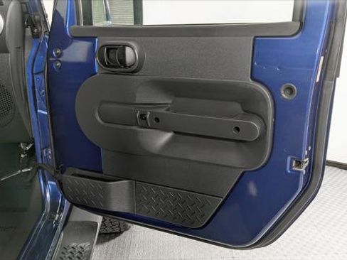 Used 2010 Jeep Wrangler Sahara w/ Dual Top Group AWD/4WD image 18