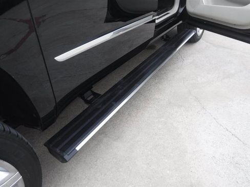 Used 2017 Cadillac Escalade ESV Premium Luxury image 19