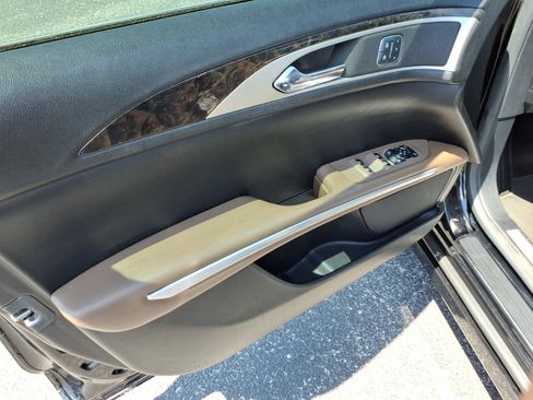 Used 2016 Lincoln MKZ w/ Equipment Group 300A Reserve FWD image 11