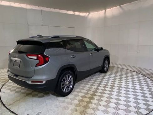 Used 2023 GMC Terrain SLT image 8
