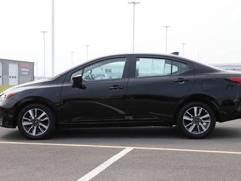 Used 2025 Nissan Versa SV FWD image 4