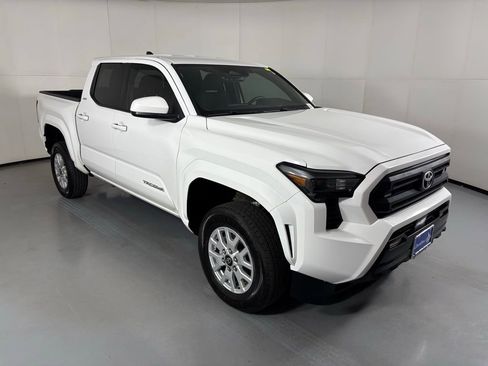 Used 2024 Toyota Tacoma SR5 RWD image 2