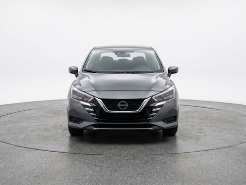 Used 2025 Nissan Versa SV image 2