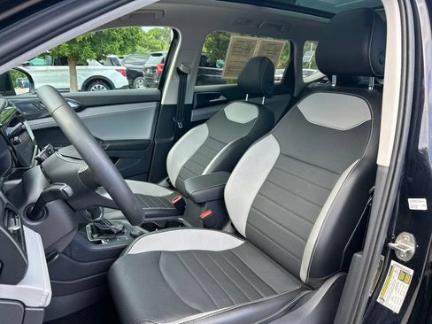 Certified 2023 Volkswagen Taos SEL AWD/4WD image 9