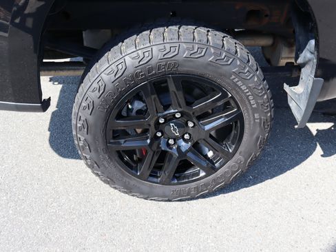 Used 2021 Chevrolet Silverado 1500 Custom Trail Boss w/ Midnight Edition AWD/4WD image 37