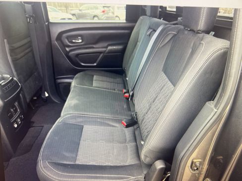 Used 2019 Nissan Titan SV w/ SV Convenience Package image 10