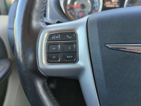 Used 2016 Chrysler Town & Country Touring w/ Driver Convenience Group FWD image 33