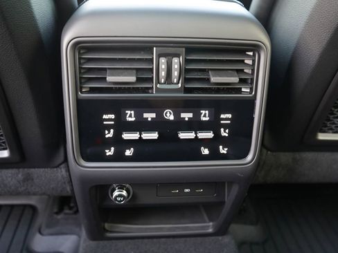 Used 2024 Porsche Cayenne S AWD/4WD image 18