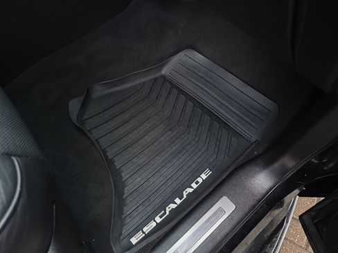 Used 2018 Cadillac Escalade Luxury image 31