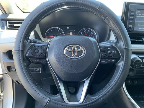 Used 2019 Toyota RAV4 XLE Premium FWD image 17