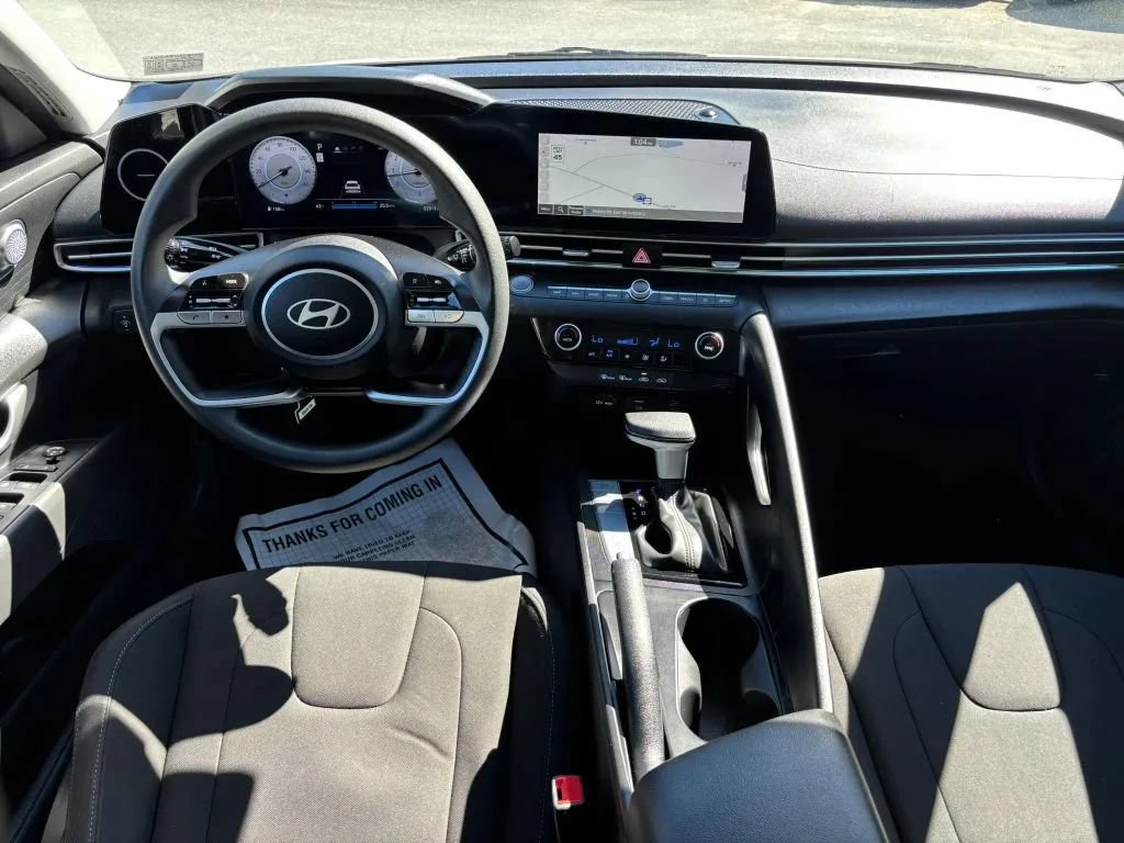Used 2024 Hyundai Elantra SEL FWD image 18