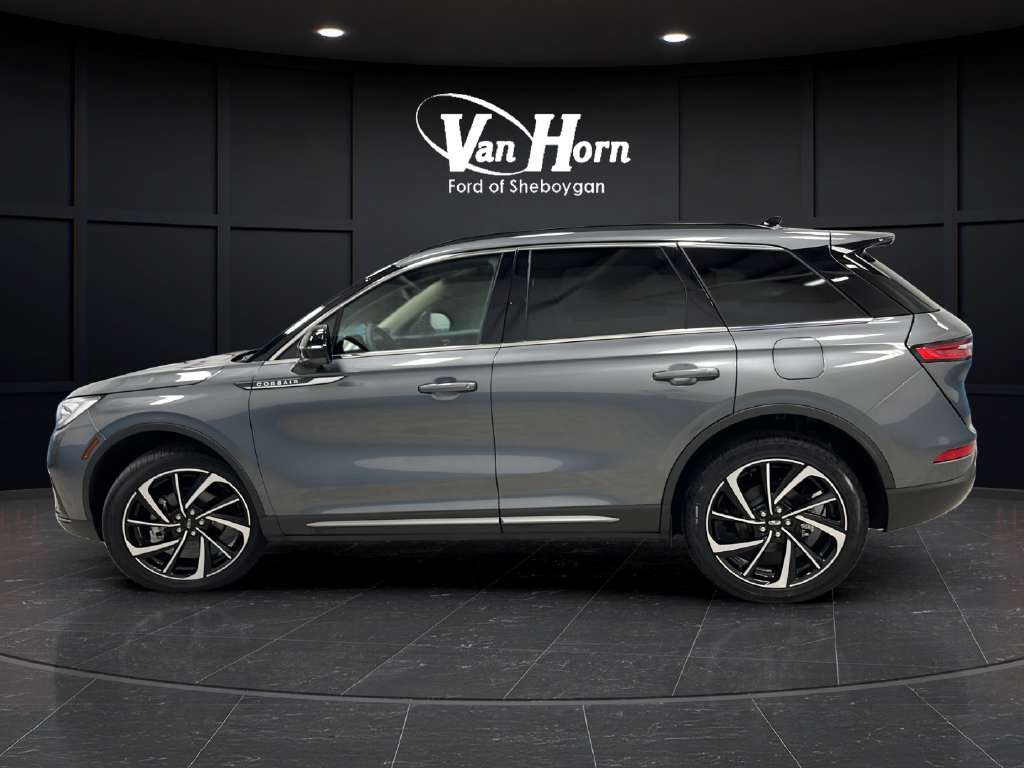Used 2025 Lincoln Corsair Reserve AWD/4WD image 3