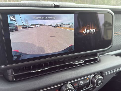 New 2025 Jeep Gladiator Mojave image 19