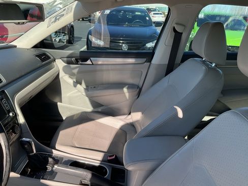 Used 2014 Volkswagen Passat 2.5 SE image 2