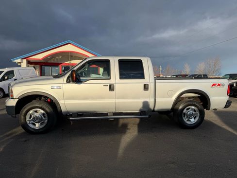 Used 2005 Ford F250 XLT image 2