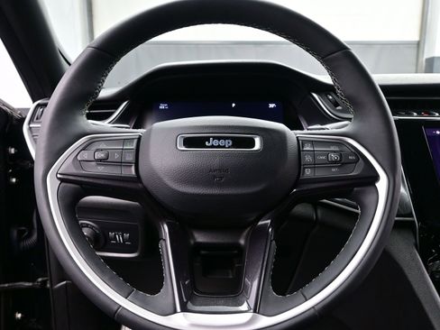 Used 2023 Jeep Grand Cherokee Altitude image 23