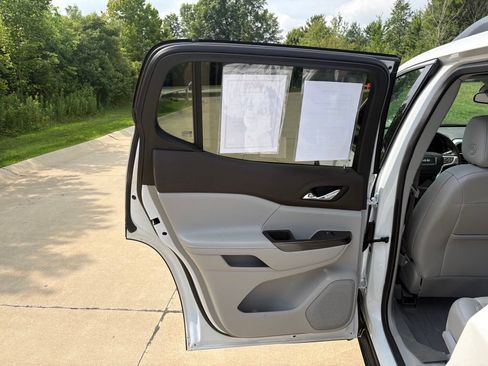 Used 2023 GMC Acadia SLT w/ Preferred Package AWD/4WD image 44