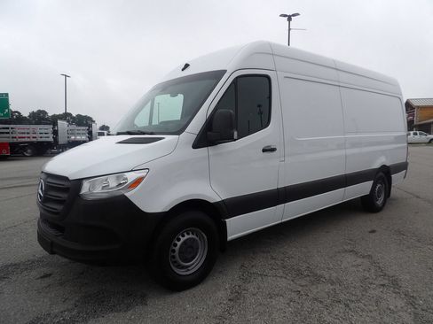 Used 2023 Mercedes-Benz Sprinter 2500 image 3