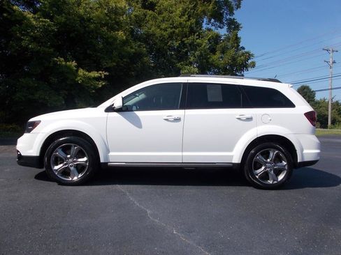 Used 2017 Dodge Journey Crossroad w/ Popular Equipment Group FWD image 2