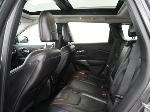 Used 2020 Jeep Cherokee Limited AWD/4WD image 16