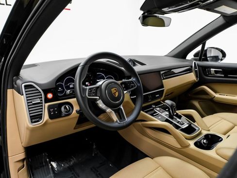 Used 2023 Porsche Cayenne Platinum Edition AWD/4WD image 7