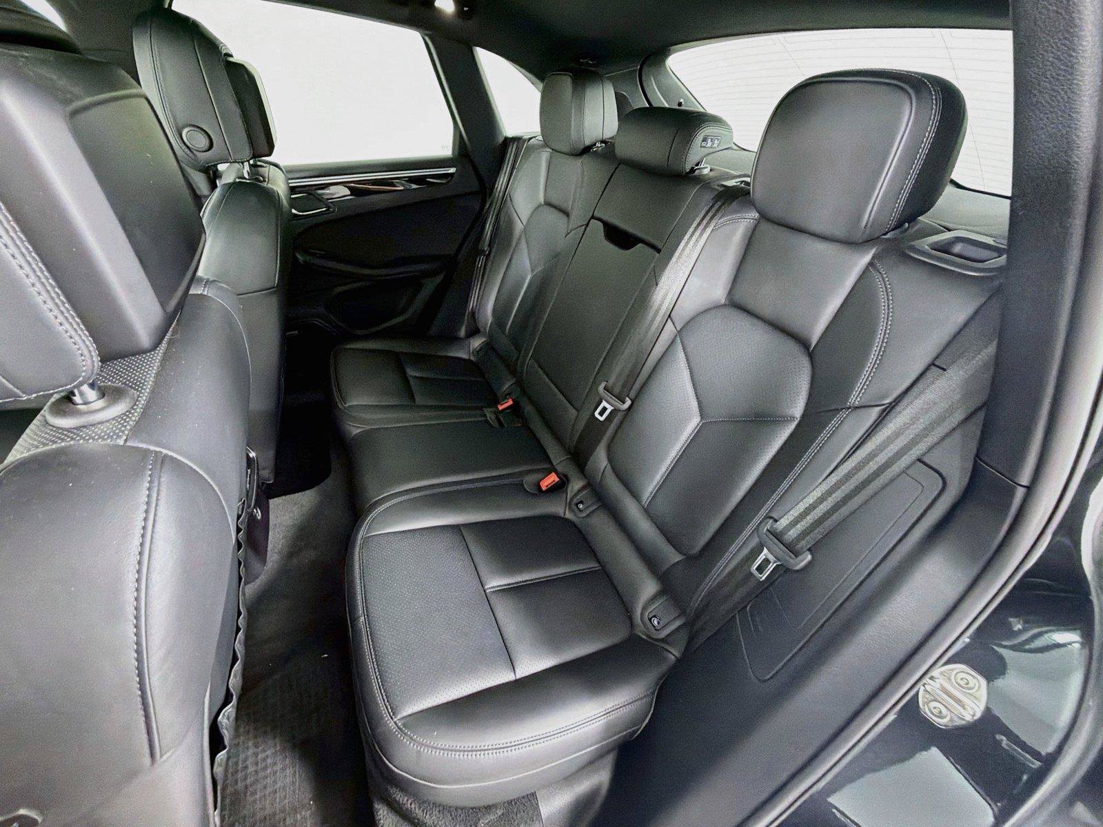 Used 2022 Porsche Macan AWD/4WD image 23