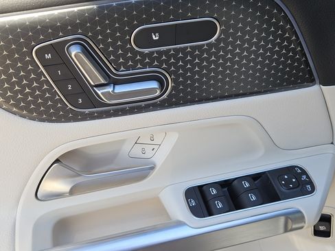 Certified 2025 Mercedes-Benz GLB 250 image 24