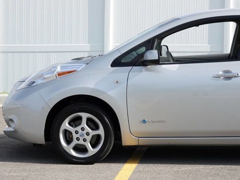 Used 2011 Nissan Leaf SL FWD image 12