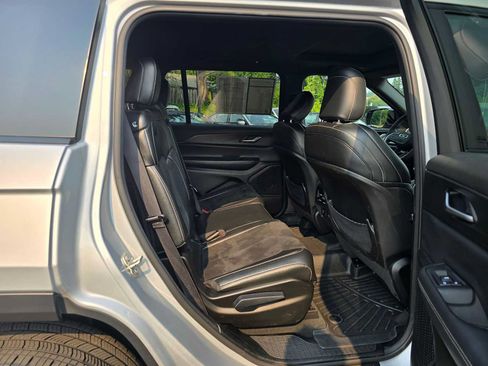 Used 2024 Jeep Grand Cherokee L Altitude AWD/4WD image 12