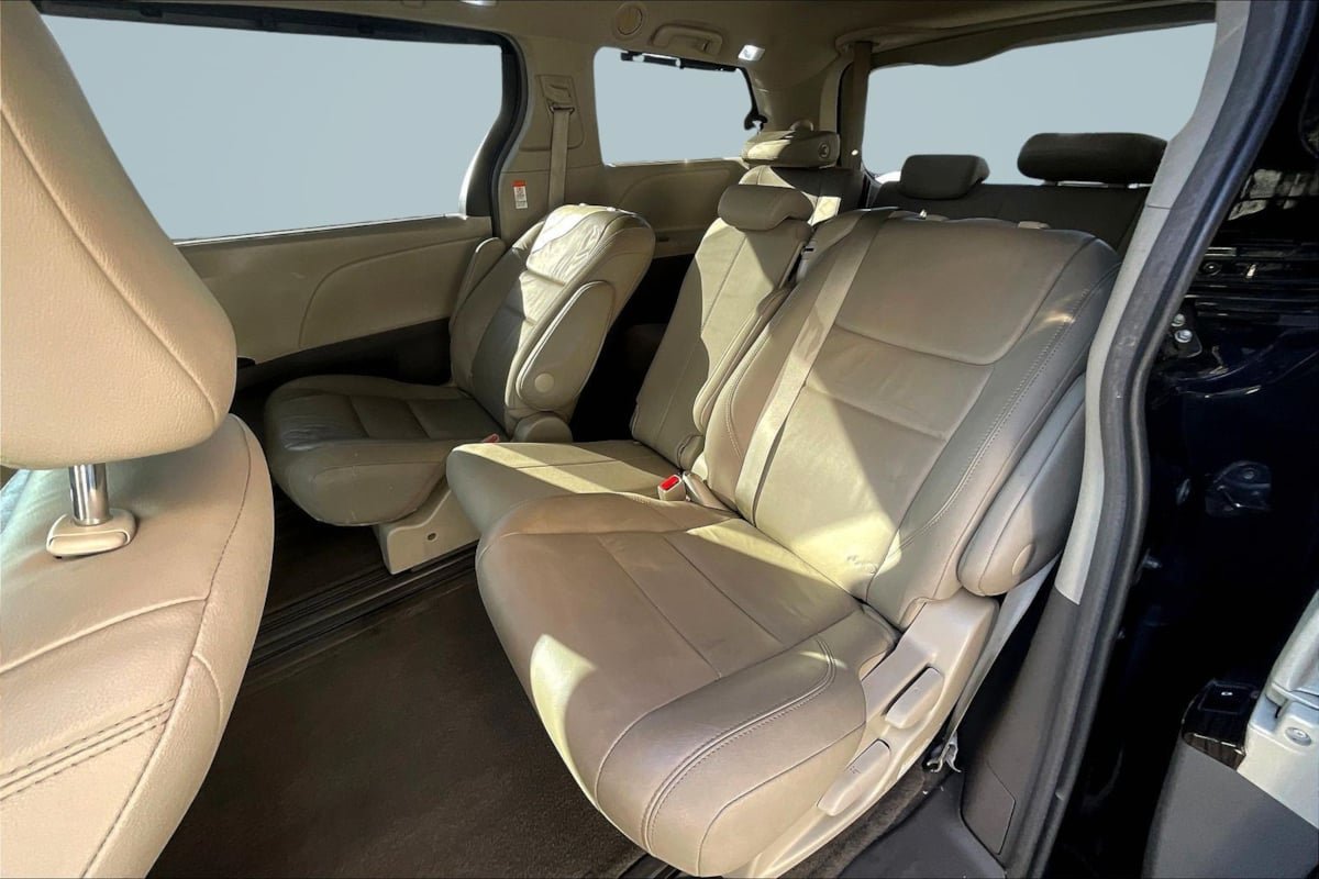 Used 2017 Toyota Sienna XLE w/ XLE Navigation Package FWD image 26