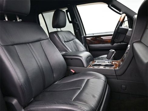 Used 2015 Lincoln Navigator Base image 27