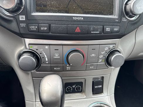 Used 2011 Toyota Highlander SE w/ Tow Pkg AWD/4WD image 20