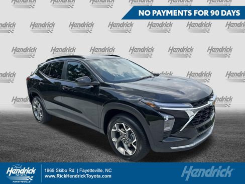 Used 2025 Chevrolet Trax LT w/ LT Convenience Package FWD image 1
