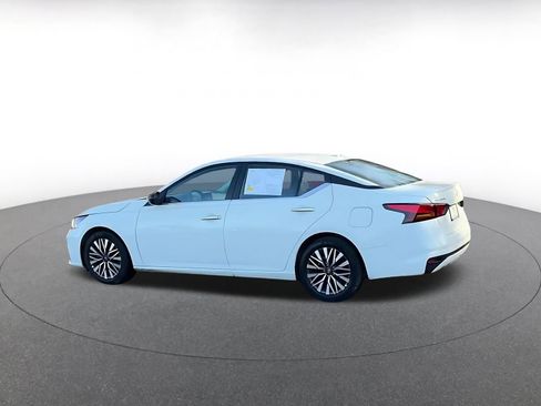 Used 2025 Nissan Altima 2.5 SV image 9