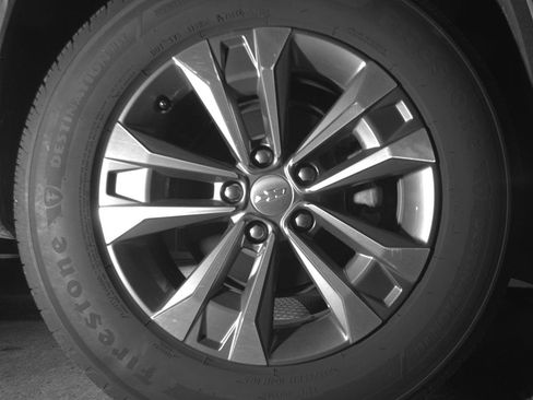 Used 2025 Chevrolet Equinox LT FWD image 12