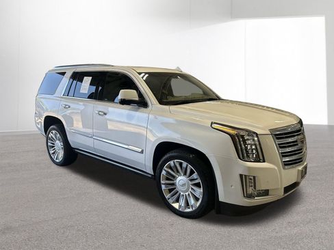 Used 2018 Cadillac Escalade Platinum AWD/4WD image 10