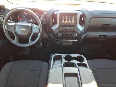 Used 2022 Chevrolet Silverado 2500 Custom w/ Custom Value Package image 9