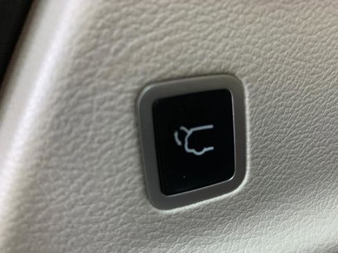 Used 2022 Chrysler Pacifica Touring-L w/ Uconnect Theater Family Group AWD/4WD image 49