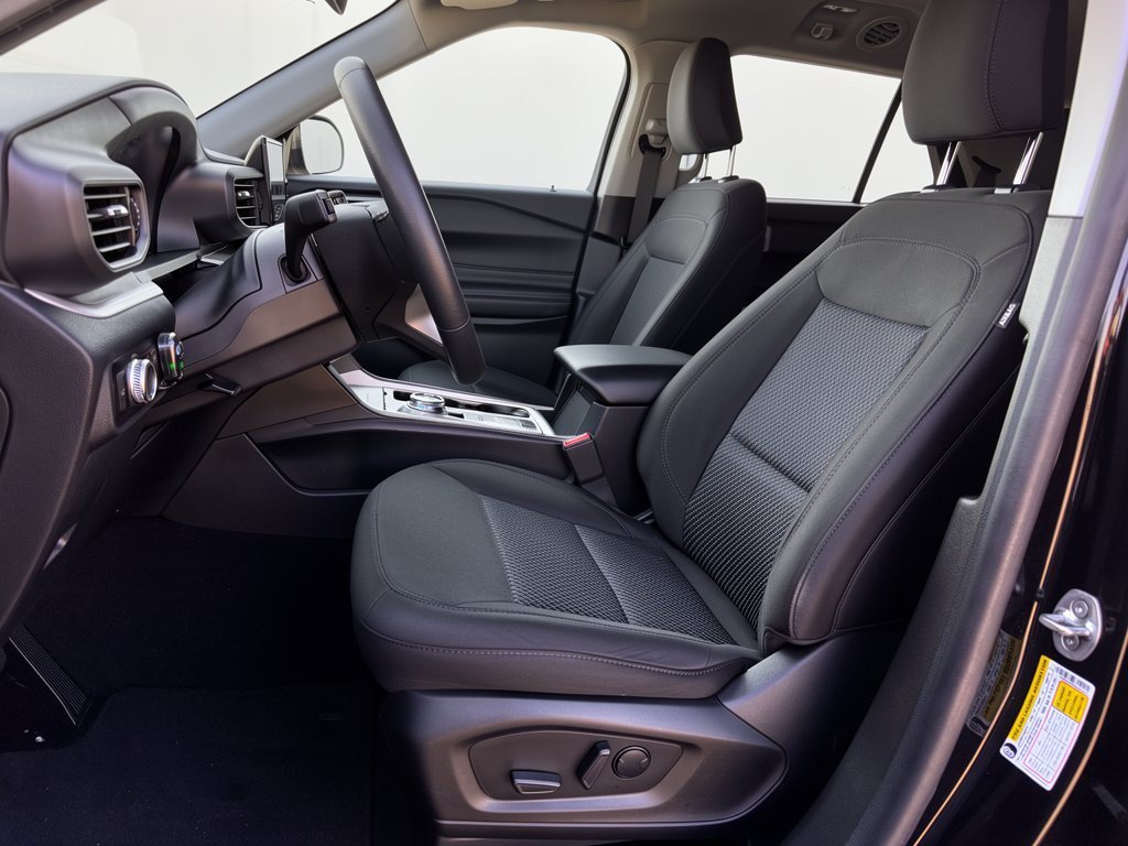 Certified 2023 Ford Explorer XLT RWD image 5