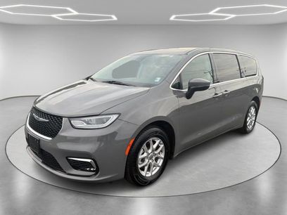 Used 2023 Chrysler Pacifica Touring-L