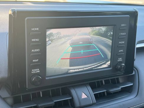 Used 2019 Toyota RAV4 LE AWD/4WD image 26